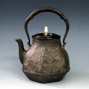 tb105, 雨宮金壽堂模本 六角形 草花圖 約 1.4L, 鉄壺