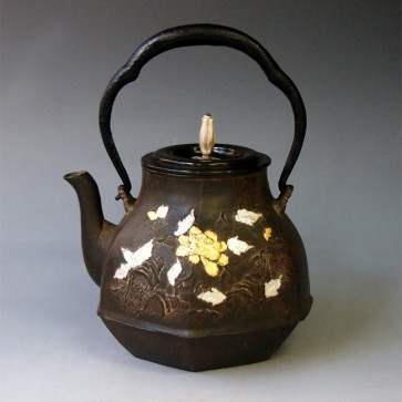 tb126, 雨宮金壽堂模本  六角草花圖 壺身鑲嵌金銀、座：銀 桔梗壺摘 約 1.4L, 鐵壺