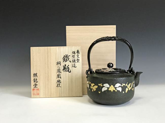 tb123,龜文堂模本鳳凰梧桐圖萬寶壺蓋約1.1L, 鐵壺