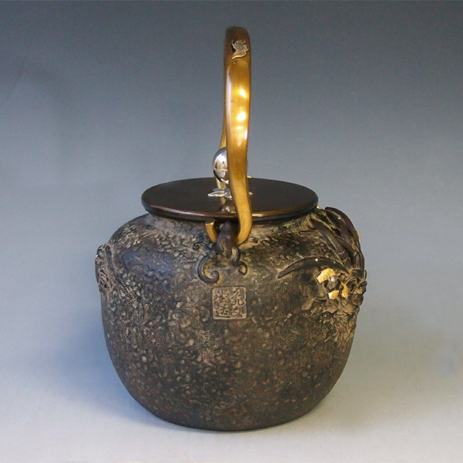 tb133, 龜文堂模本蘭蟹鐵壺壺身金銀鑲嵌提梁鑲銀約1.3L, 鐵壺