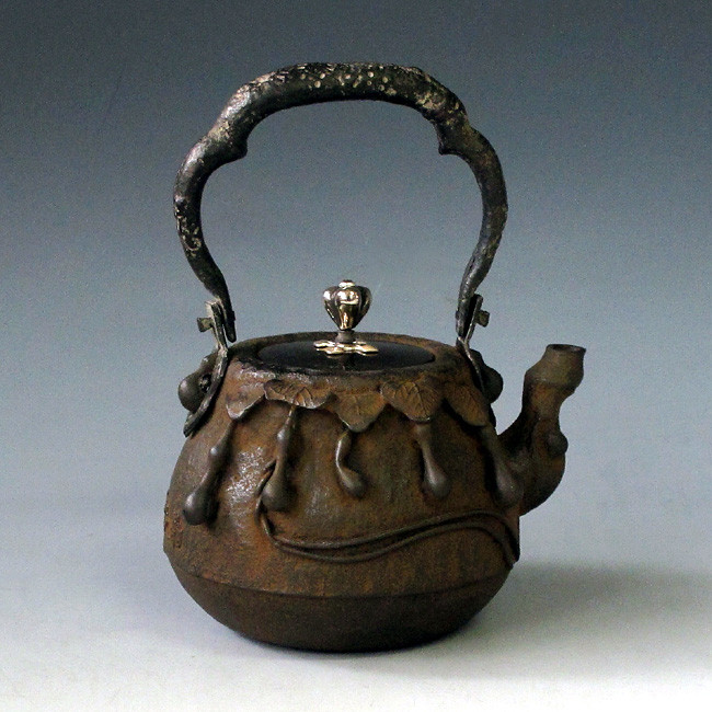 tb17a, 龍文堂模本葫蘆地紋鐵壺摘手和座鍍銀約0.7L, 鐵壺