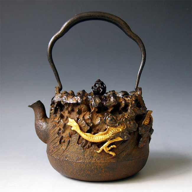 tb96, 麒龍堂祥雲飛龍圖（黄金色）1.5L 莊兵衛作鐵壺