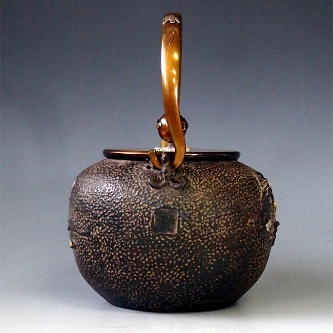 tb99, 龜文堂模本圓形波濤飛鳥圖約1.5L 鐵壺