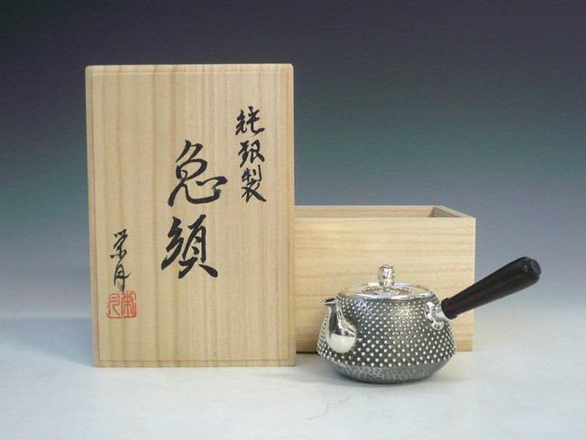 信楽焼　柳壺 ykeg15-2, 二代榮月作純銀銀壺釜形雪珠壺身約0.2L，橫手把泡茶銀壺