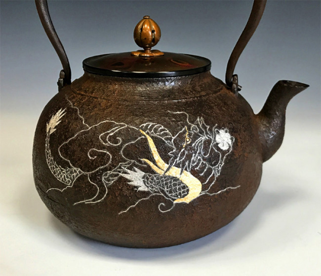 中国　古銅　双龍耳鶴首瓶　時代箱付　V　R5082B Rare Huanghuali Brass-Mounted Seal 黄铜如意纹搭扣黄花梨翻盖