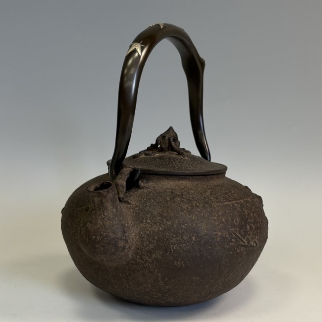 hn2797, 日本梅泉模本鄉間山水鐵壺般若勘渓作約1.3L 鐵壺