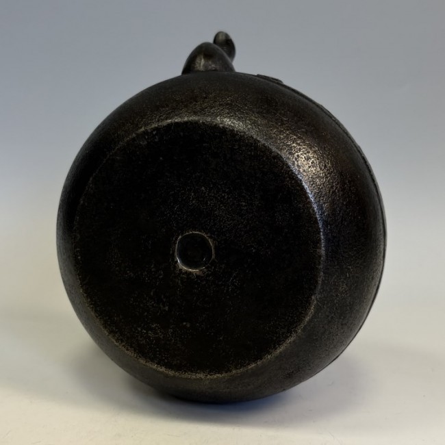 hn907sa, 般若勘溪作圓形飛鳥圖約1.2L 砂鐵鐵壺