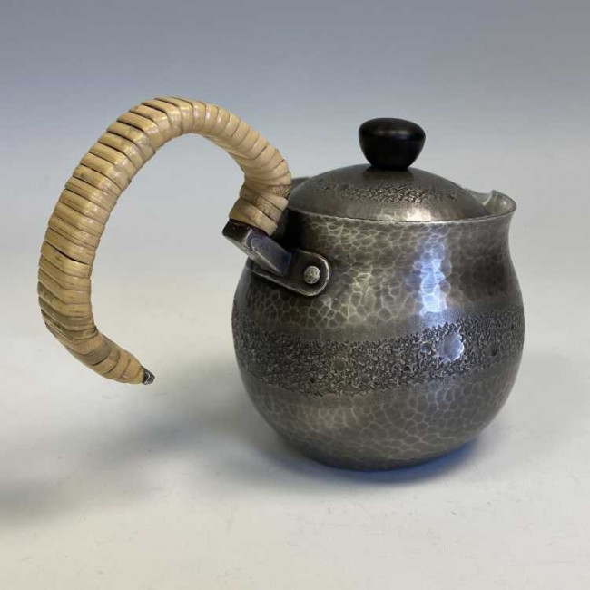 極上 純銀 古作 來鳳 造 唐木繋提手 梁環摘蓋 砲口 丸式型 銀瓶 湯沸 obg-n27-1.jpg