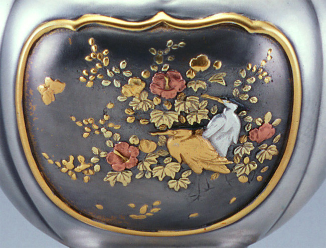 sk53-12，銀香爐菊蓋花鳥圖