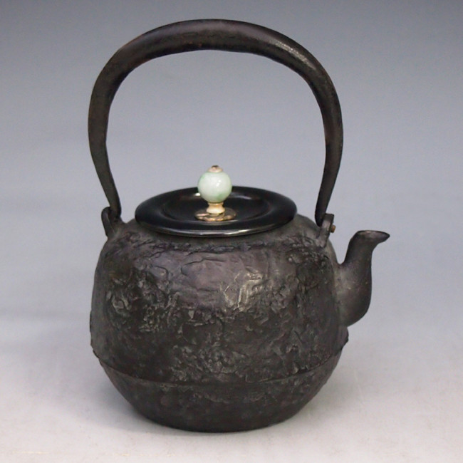 tb206, 龍文堂模本小鉄瓶翡翠抓手約0.4L，鐵壺