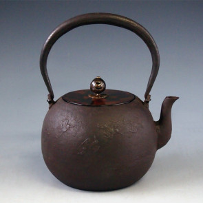 hn907, 般若勘溪作 圓形飛鳥圖 約1.2L 鐵壺