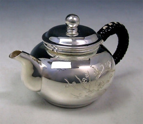 uk100g，純銀 泡茶壺 花鳥雕金 （小）約0.1L, 銀壺